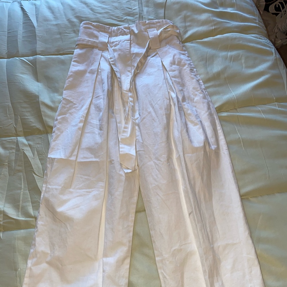 White flowy bottoms - Picture 1 of 2